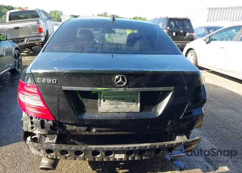 2013 Mercedes-Benz C 250 Luxury/Sport из США, поврежденный, VIN WDDGF4HB3DA810612